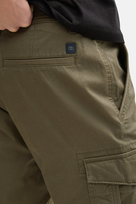 Shorts kaki de TOM TAILOR avec poches et une structure subtile.