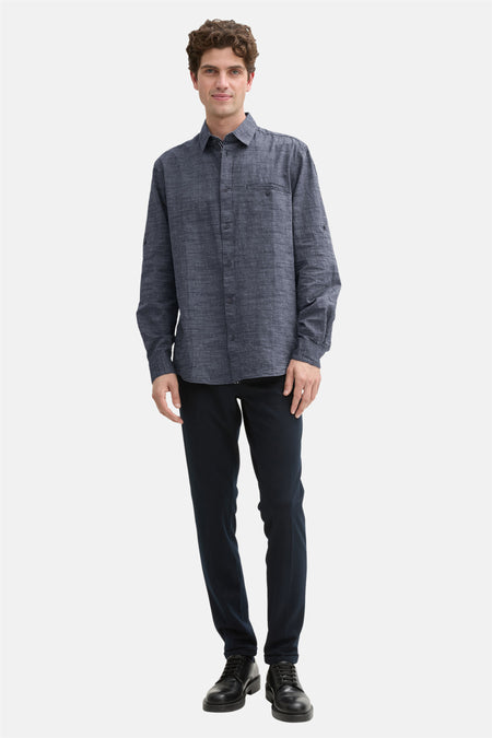 Chemise bleue à manches longues TOM TAILOR, avec texture fine, poche poitrine et pattes de manche.