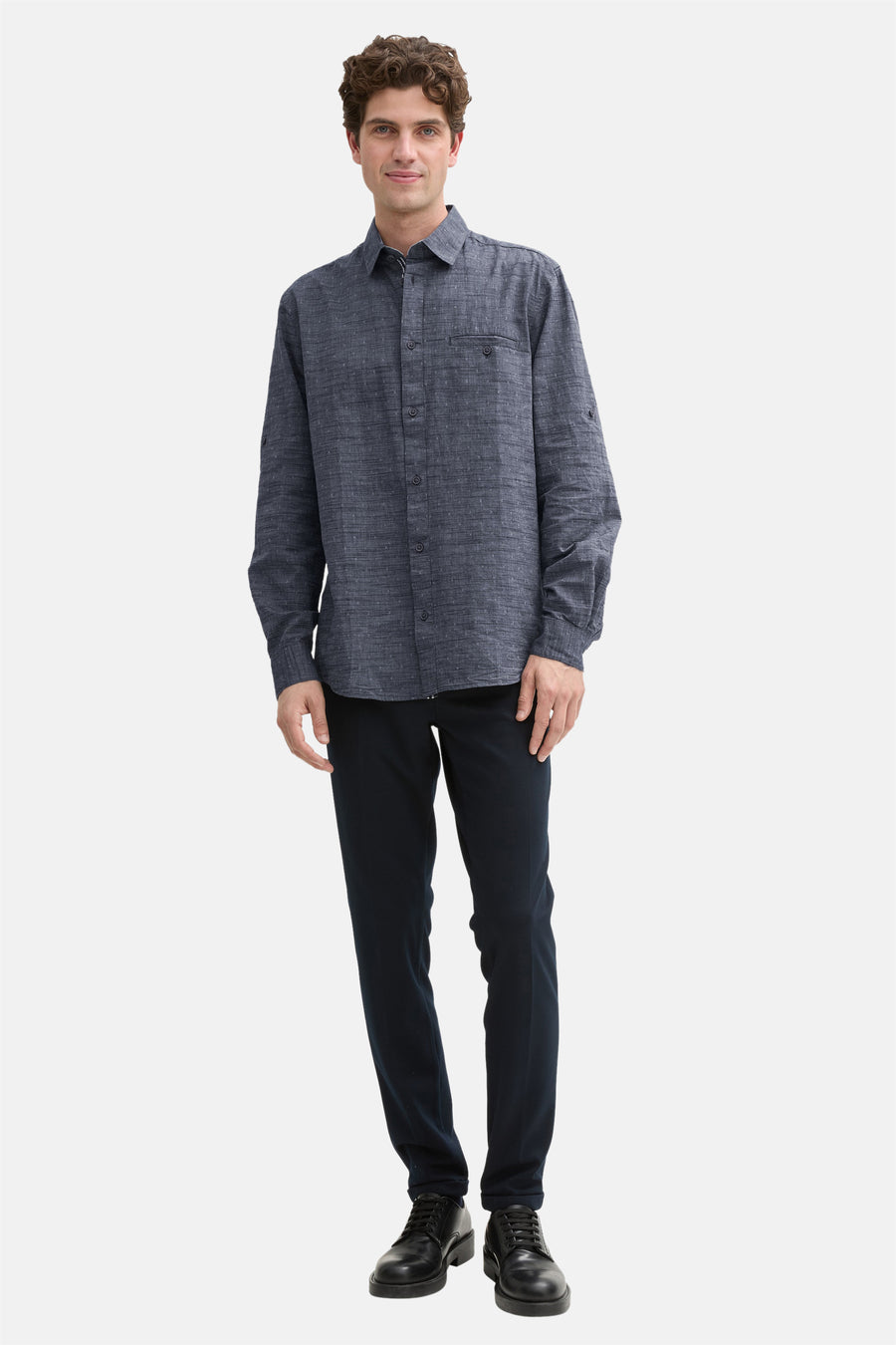 Chemise bleue à manches longues TOM TAILOR, avec texture fine, poche poitrine et pattes de manche.