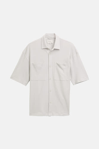 Chemise grise à manches courtes de TOM TAILOR, avec poches po po et fermeture à boutons.