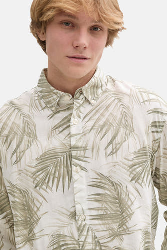 Chemise verte à manches longues de TOM TAILOR, avec une impression de feuilles tropicales et une fermeture à boutons.
