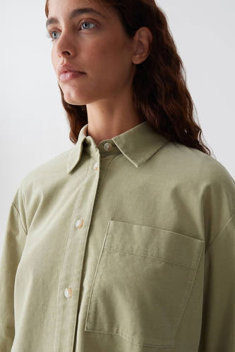 Blouse verte avec manches longues d'OPUS, avec une poche poitrine et et fermeture en en en en en cord deyy