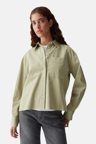 Blouse verte avec longues manches d'OPUS, dotée d'une poche po po et d'une coupe droite.