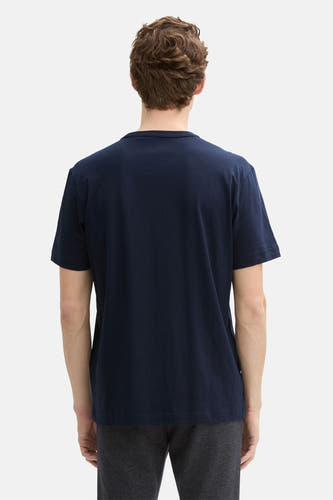 T-shirt bleu marine à manches courtes de TOM TAILOR, dos, porté avec un pantalon foncé.