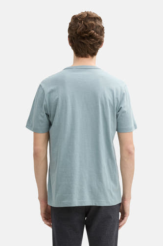 Blauw T-shirt met korte mouwen van TOM TAILOR, gezien van achteren, gedragen met een donkere broek.
