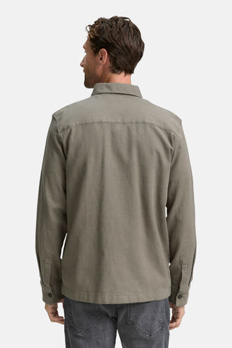 Chemise verte à manches longues de TOM TAILOR, vue de derrière, avec une subtile texture et du jeans.