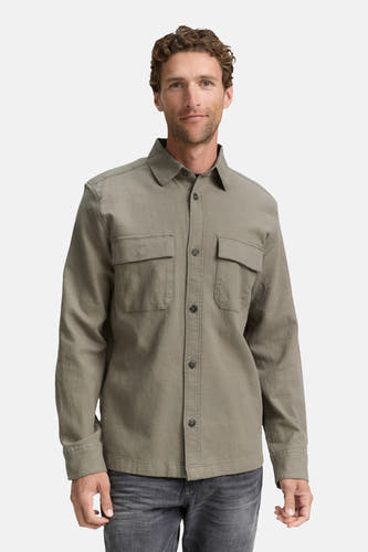 Chemise verte à manches longues de TOM TAILOR, avec deux poches po torse et col boutonné.
