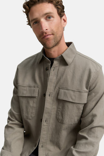 Chemise verte à manches longues de TOM TAILOR, avec poches po po et fermeture à boutons.