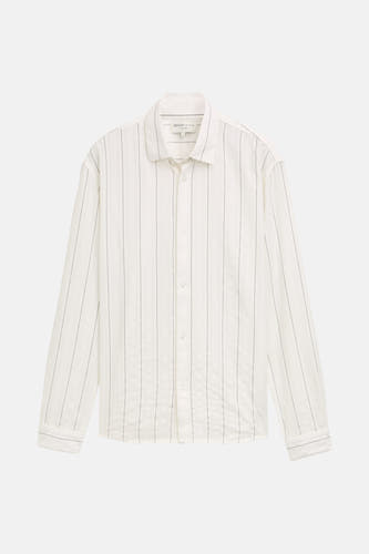 Chemise blanche à manches longues de TOM TAILOR, avec des fines rayures verticales et une coupe décontractée.