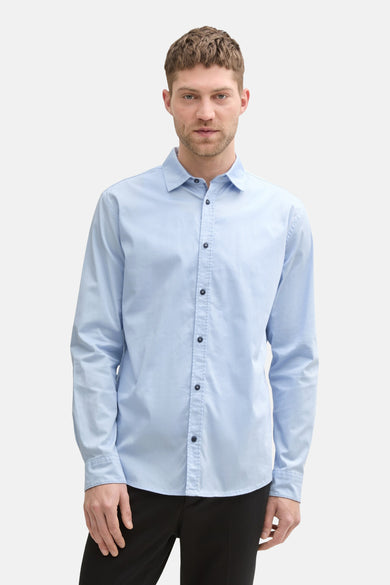 Chemise bleue à manches longues de TOM TAILOR, motif uni et boutons noirs.