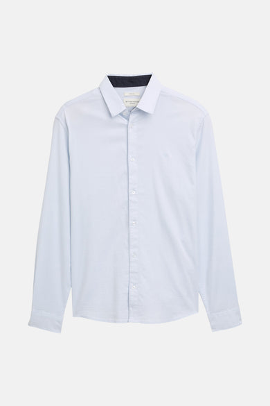 Chemise bleu clair pour homme à manches longues de TOM TAILOR, avec des boutons visibles et une subtile texture.
