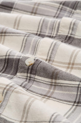 Chemise beige à longues manches de TOM TAILOR, avec un motif rayé et des boutons visibles.