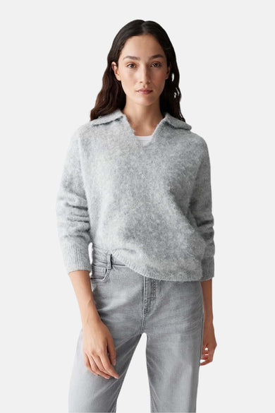 Sweat-shirt gris OPUS avec un col, fabriqué en une mat dou douce et moelleuse.