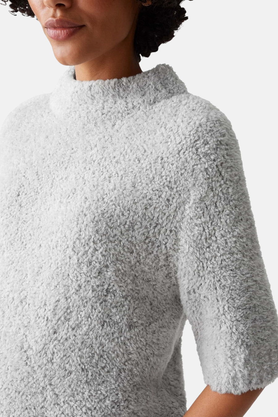 Sweat-shirt gris OPUS avec une texture douce et des manches courtes.