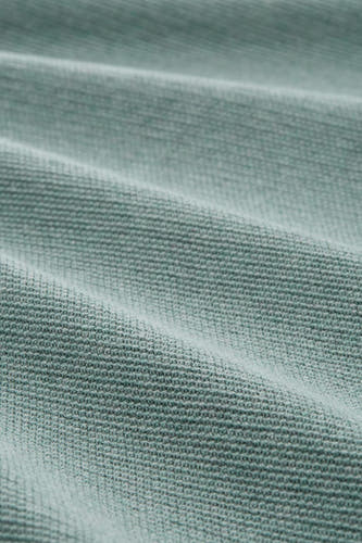 T-shirt vert avec col rond de TOM TAILOR, texture froissée en gros plan.