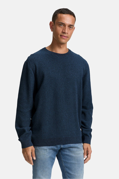 T-shirt bleu avec col rond de TOM TAILOR, porté avec un jean.