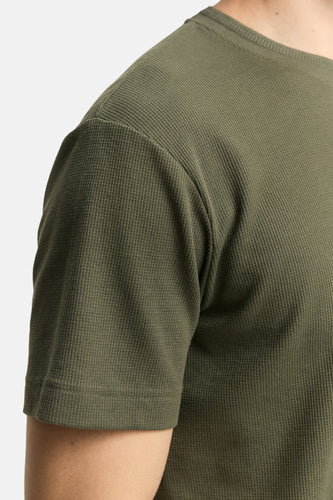 Olijfgroen wafelstructuur T-shirt.
