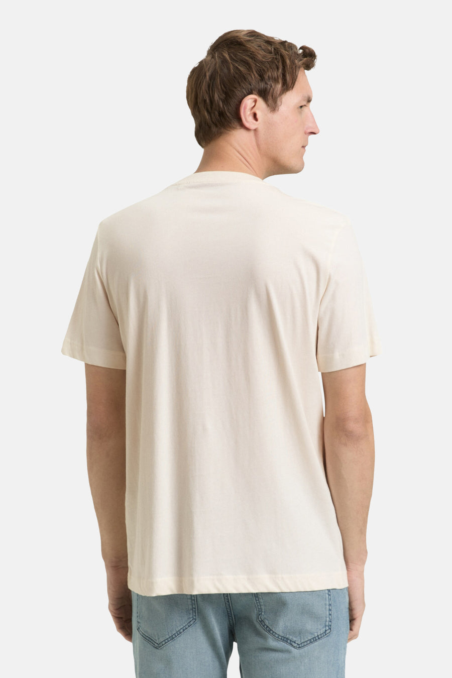 T-shirt écru à manches courtes de TOM TAILOR, vu de l'arrière, porté avec un jean.