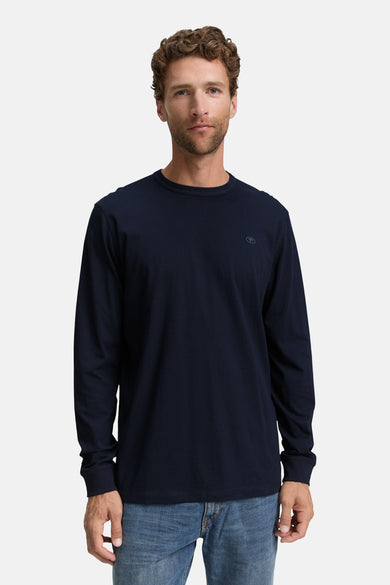 T-shirt bleu à manches longues de TOM TAILOR, porté avec un short en jeans bleu.