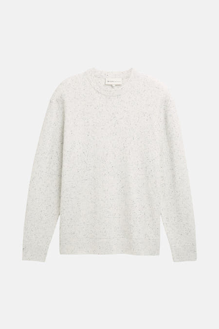 Sweat-shirt gris avec col rond de TOM TAILOR, avec un motif tacheté et une texture douce.