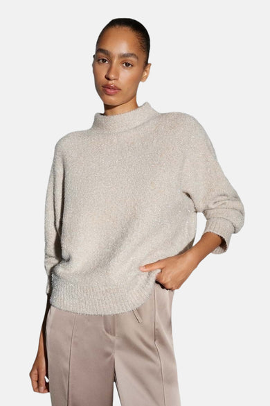 Gilet beige avec col rond d'OPUS, doté d'un subtil éclat et d'une coupe décontractée.
