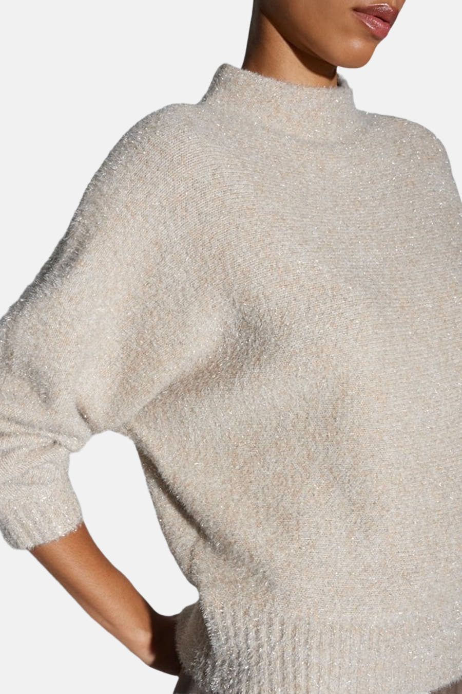 Beige trui met ronde hals van OPUS, met een subtiele glans en een losse pasvorm.