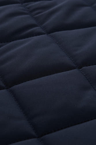 Veste courte bleue de Tom Tailor avec un motif matelassé à carreaux et des surpiqûres subtiles.