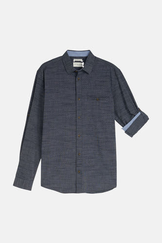 Chemise bleue à manches longues TOM TAILOR, avec un motif tissé subtil et des manches retroussées.