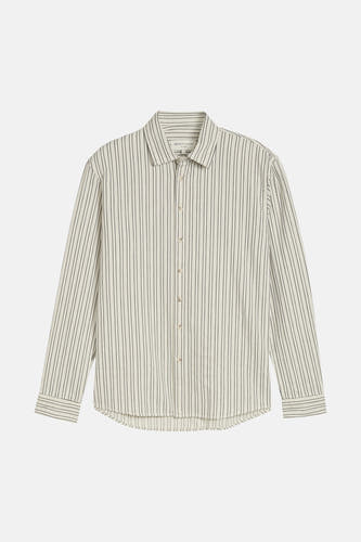 Chemise écru à manches longues de TOM TAILOR, avec un motif à fines rayures et une patte de boutonnage visible.