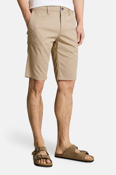 Bermuda beige de TOM TAILOR, avec poche arrière et petit détail logo.