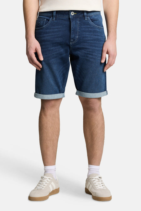 Short en jean en denim foncé de TOM TAILOR, avec ourlets retroussés et poches arrière visibles.