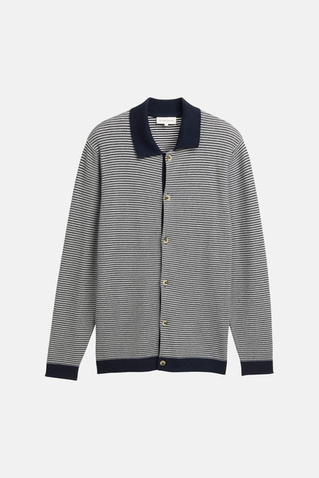 Gilet bleu de TOM TAILOR avec un motif rayé et une fermeture à boutons.