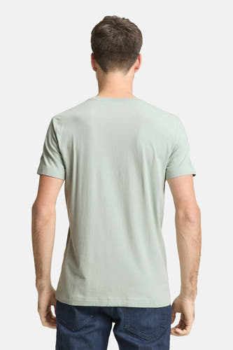 T-shirt vert à manches courtes TOM TAILOR, vue arrière porté avec un jean bleu.