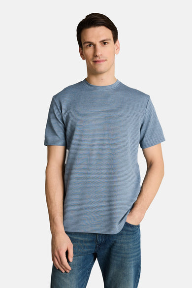 T-shirt bleu de TOM TAILOR, à manches courtes et à motif rayé horizontal, vu de dos, combiné avec un jean.