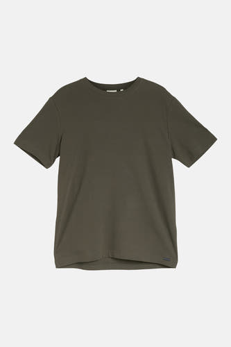 T-shirt à manches courtes de couleur kaki de TOM TAILOR, avec une fine structure côtelée, un col rond et une petite étiquette de marque sur l'ourlet.