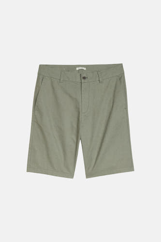 Short vert de TOM TAILOR, en mélange de lin, avec fermeture à boutons et poches.