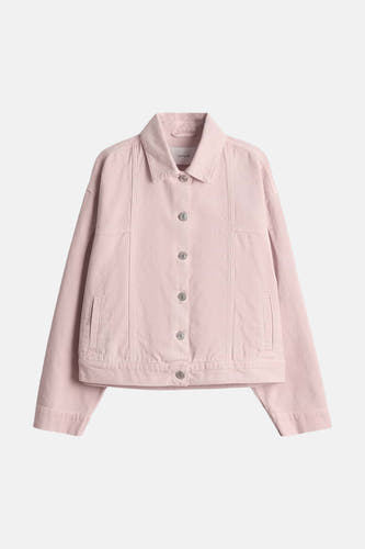 Veste en jean rose d'OPUS, à manches longues, avec un col et des boutons argentés.