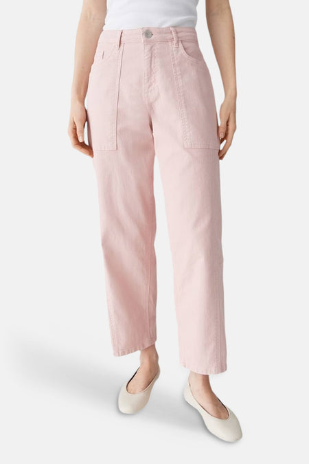 Pantalon rose OPUS, à jambes larges et poche dans la ceinture, vue de profil.