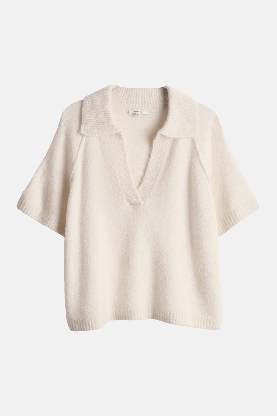 Pull en écru à col en V d'OPUS, à manches courtes et avec un col.