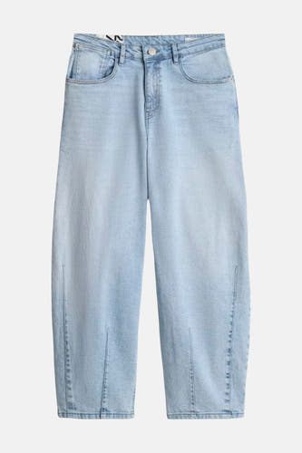 Lichtblauwe denim jeans van OPUS met rechte pasvorm, voorzakken en verticale naden met splitjes aan de onderkant.