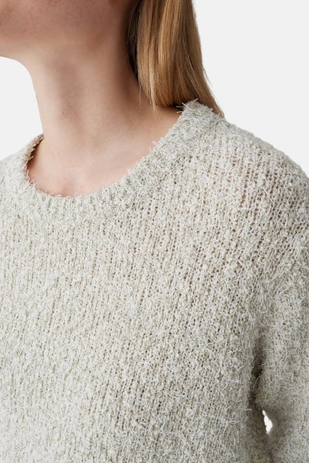 Beige trui met ronde hals van OPUS, met een zachte, gebreide textuur.
