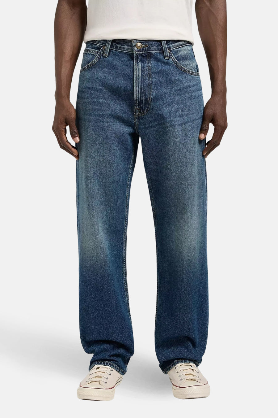 Jean droit taille mi-haute en denim bleu de Lee®, dos, avec un délavage clair et des jambes droites.