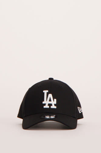 Chapeau noir de NEW ERA avec le logo 'LA' blanc sur l'avant.