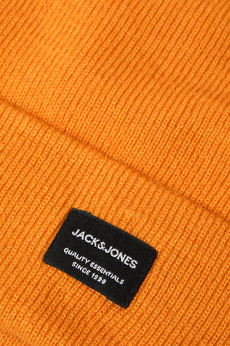 Casquette orange d'ACCESSORIES BY JACK & JONES, avec étiquette portant le nom de la marque.
