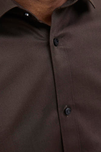 Chemise brune à longues manches de PREMIUM by JACK & JONES, avec boutons et fine texture.