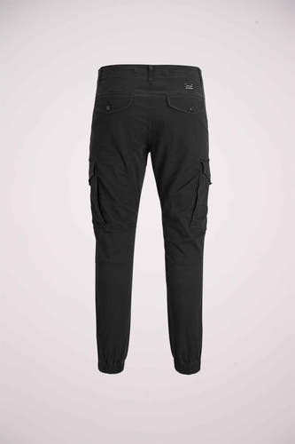 Pantalon cargo noir de JACK & JONES JEANS INTELLIGENCE, avec des poches cargo et des bordures élastiques.