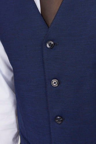 Gilet bleu de PREMIUM par JACK & JONES, avec une fine texture et trois boutons.