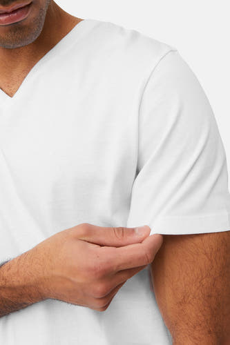 T-shirt blanc à manches courtes de PREMIUM by JACK & JONES, gros plan de la manche et col V.