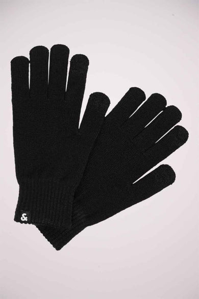 Deux gants noirs tricotés.
