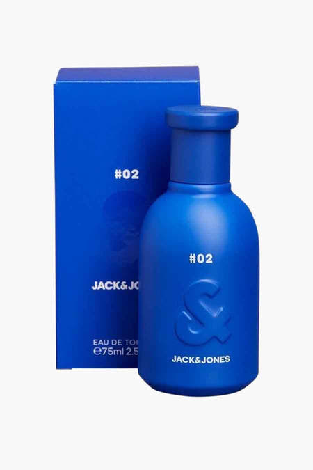 Parfum bleu d'ACCESSORIES BY JACK & JONES dans un flacon rectangulaire avec l'étiquette '#02'.